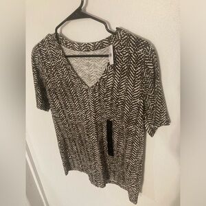 Banana Republic shirt sleeve top in size Small. See pictures for design. NWT